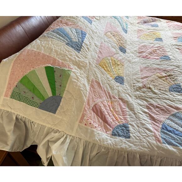 Vintage Grandmother's Fan Quilt Handmade Handstitched Beautiful Pastel Cottage - Picture 2 of 16